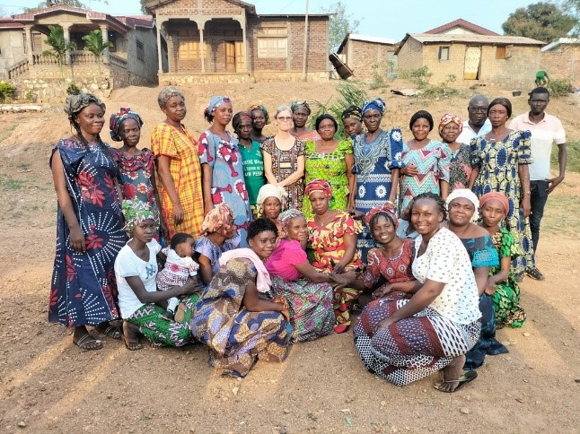 RCA : Equiper pour mieux former et partager la parole de Dieu : photo d'un groupe de femme