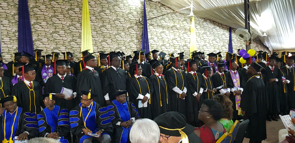 Cérémonie annuelle de remise des diplômes de la Faculté de Théologie des Assemblées de Dieu (FATAD) et du Pan Africa Theological Seminary (PATHS) à Lomé, au Togo