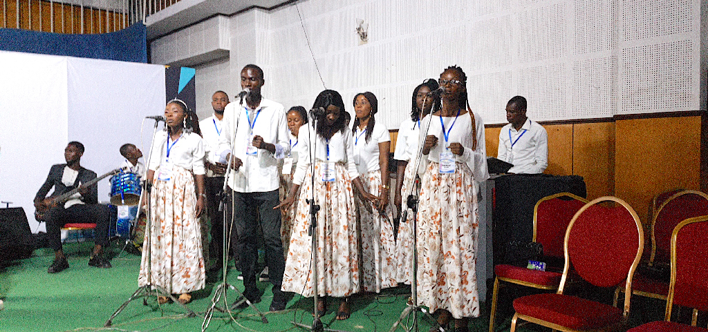 Cérémonie des diplômes de l'IMADAC au Congo 2023 : groupe de chant