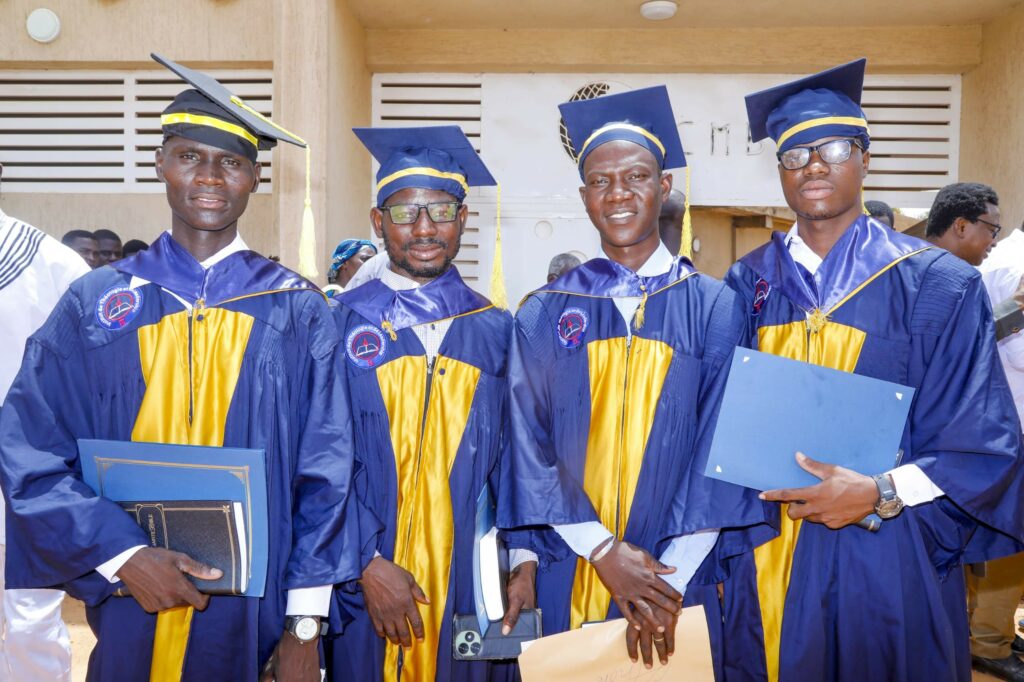 Cette année, quatre étudiants ont reçu leur diplôme de théologie. Ils constituent la quinzième promotion de l’ITFG et la sixième promotion de l’ITL.